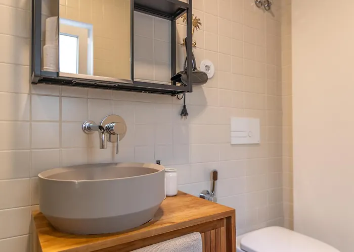 Sunny Patio Flat Apartment