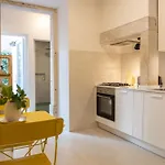 Sunny Patio Flat *