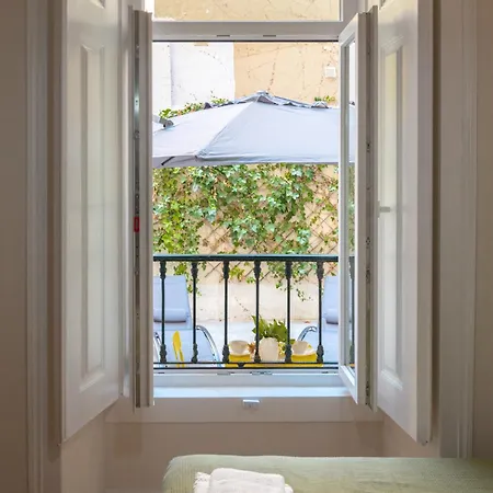 Sunny Patio Flat Lissabon