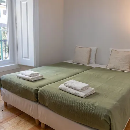 Sunny Patio Flat Lisbon